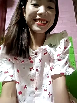 AmyLinee01 online show from 27, 4, 2026