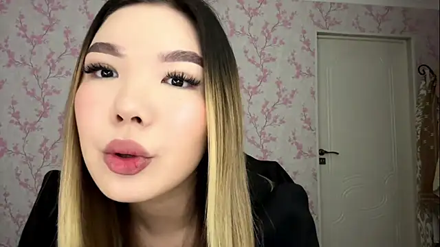 MadeleneStoesz online show from 23, 3, 2026