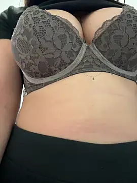 Supremegirlvibes online show from 19, 4, 2026