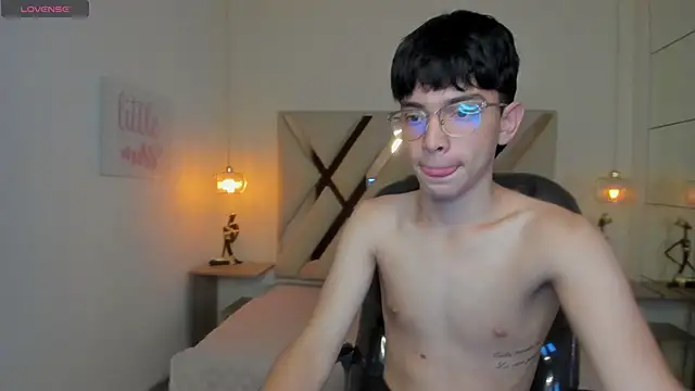 Snapshot of SantiTwinkyy chatting on 30, 3, 2026 SantiTwinkyy online show from 30, 3, 2026