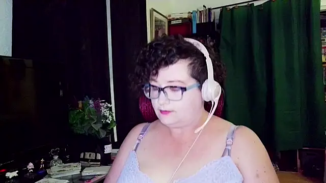 Snapshot of DyvLazuli chatting on 25, 3, 2026 DyvLazuli online show from 25, 3, 2026