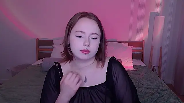 SelenaLily online show from 2, 4, 2026