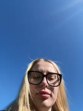 EloiseeUKK online show from 20, 4, 2026