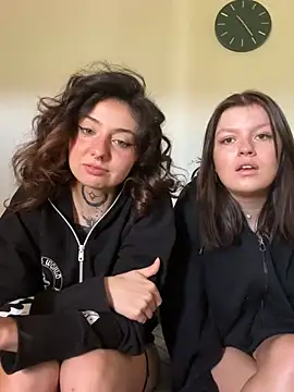 Snapshot of milou_xtx chatting on 8, 4, 2026 milou xtx online show from 8, 4, 2026