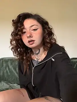 Snapshot of milou_xtx chatting on 13, 4, 2026 milou xtx online show from 13, 4, 2026