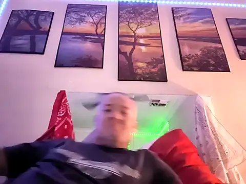 Snapshot of sharpey_1980 chatting on 11, 4, 2026 sharpey 1980 online show from 11, 4, 2026