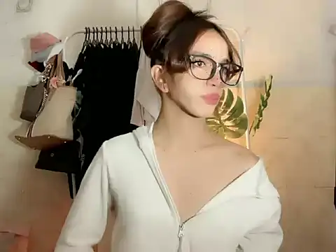 Snapshot of Leijona_Milker chatting on 19, 6, 2026 Leijona Milker online show from 19, 6, 2026