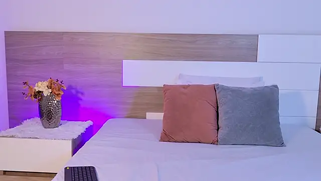 LindaBenetti online show from 9, 4, 2026