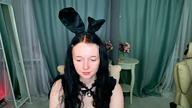 Flora Ray online show from 4, 4, 2026