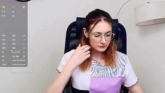 LoraLanett online show from 8, 5, 2026