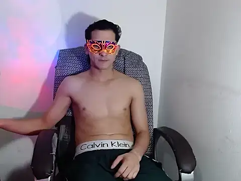 SexyboyHot2000 online show from 18, 5, 2026