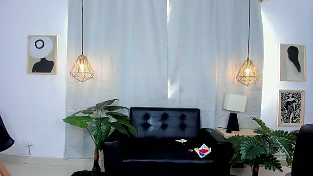 NahomiWhitte online show from 24, 4, 2026