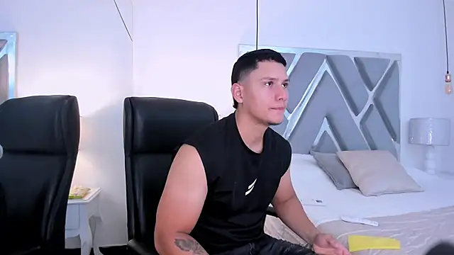 Chriss Diamond online show from 5, 4, 2026
