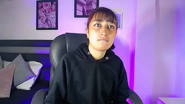 Snapshot of Fenixx_19 chatting on 6, 4, 2026 Fenixx 19 online show from 6, 4, 2026