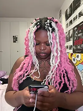 Snapshot of Nyla_xox chatting on 2, 4, 2026 Nyla xox online show from 2, 4, 2026