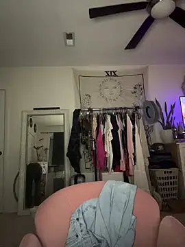 peachesncreamyy online show from 13, 6, 2026