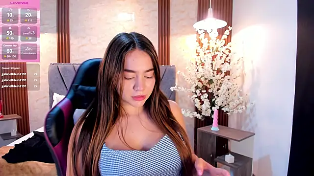 Anissa m  online show from 15, 4, 2026