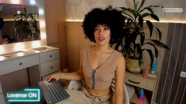 baddie delaylaa online show from 18, 4, 2026