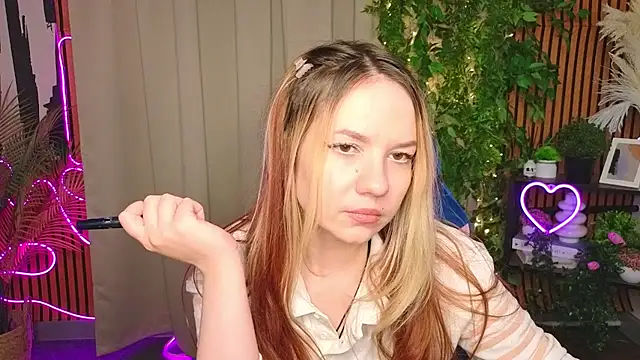 Snapshot of ViolettaSwang chatting on 9, 4, 2026 ViolettaSwang online show from 9, 4, 2026