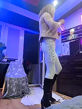 Snapshot of DomMONIKA chatting on 7, 4, 2026 DomMONIKA online show from 7, 4, 2026