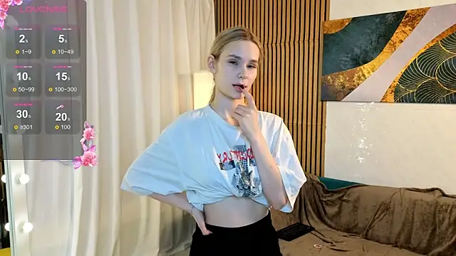 Snapshot of SugarNyaa chatting on 5, 4, 2026 SugarNyaa online show from 5, 4, 2026