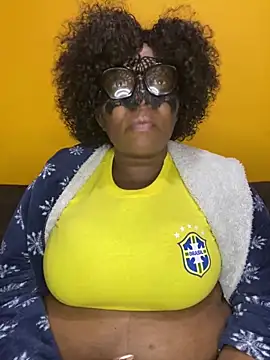 BoobsQueeen online show from 13, 6, 2026