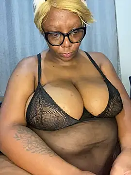 BoobsQueeen online show from 4, 7, 2026