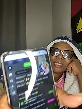 BoobsQueeen online show from 13, 7, 2026