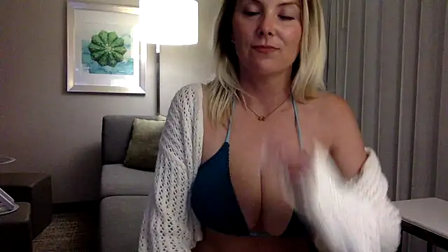 Snapshot of Natural_DDD chatting on 3, 5, 2026 Natural DDD online show from 3, 5, 2026