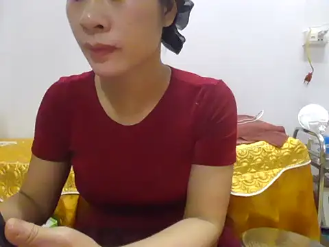 Lyna 2k online show from 8, 4, 2026