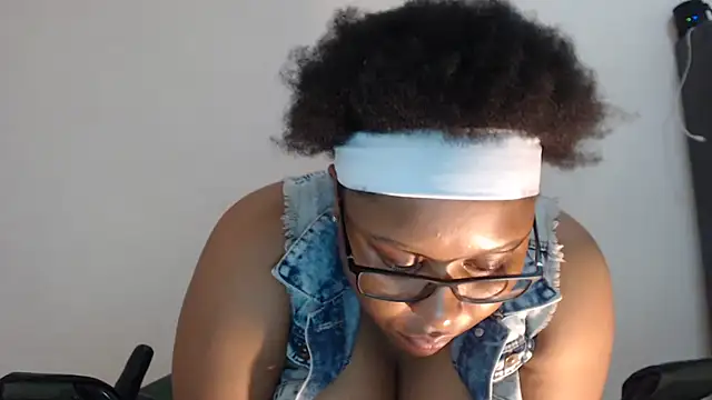 Snapshot of xxZoeyx chatting on 4, 2, 2025 xxZoeyx online show from 4, 2, 2025