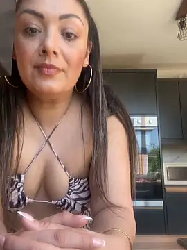 AmeliaUK online show from 7, 4, 2026