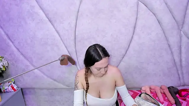 Luxurious breastfeeder online show from 31, 3, 2026