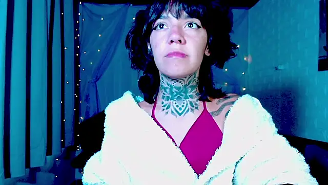 LannieGonzales online show from 6, 4, 2026