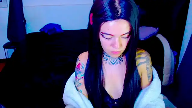 LannieGonzales online show from 17, 5, 2026