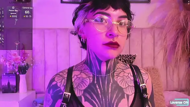 Luana fiore online show from 12, 4, 2026