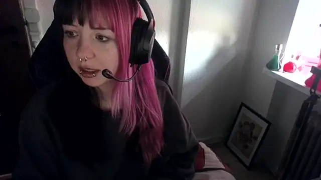 CutieTracer online show from 11, 4, 2026