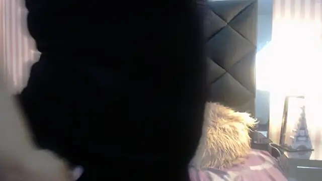 ViviJones online show from 6, 4, 2026