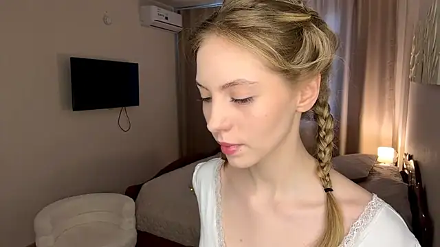 SofiaVelour online show from 4, 4, 2026