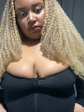 Snapshot of zahiraax chatting on 3, 4, 2026 zahiraax online show from 3, 4, 2026