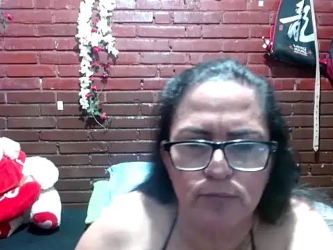 Snapshot of kristalmarelyn chatting on 6, 5, 2026 kristalmarelyn online show from 6, 5, 2026