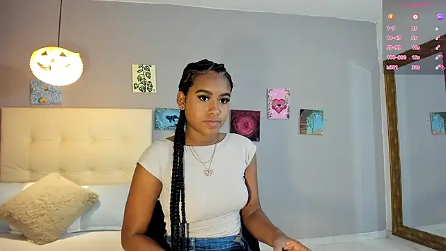 Melaniaa Roussee online show from 11, 5, 2026