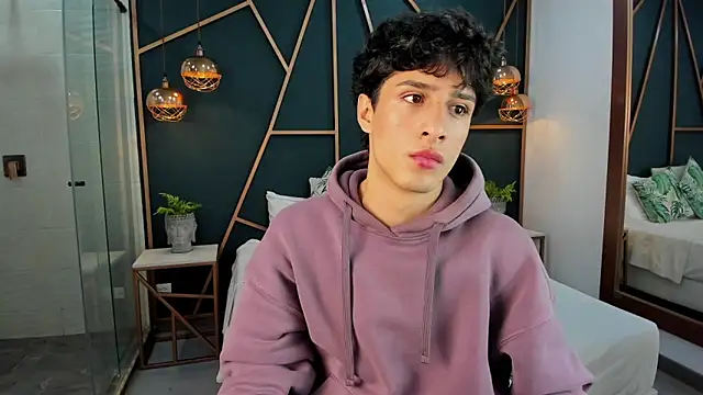 Snapshot of oliver_laurent chatting on 8, 4, 2026 oliver laurent online show from 8, 4, 2026