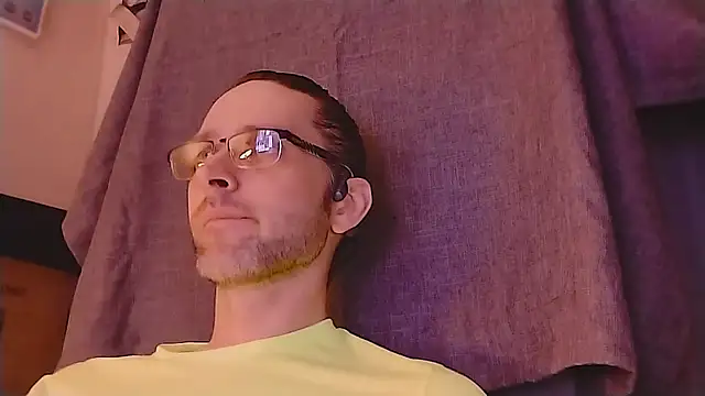 Snapshot of barebearstudio chatting on 6, 4, 2026 barebearstudio online show from 6, 4, 2026