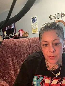 Kitty bang online show from 15, 4, 2026