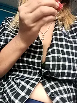 Bristy BigBoobs online show from 4, 6, 2026
