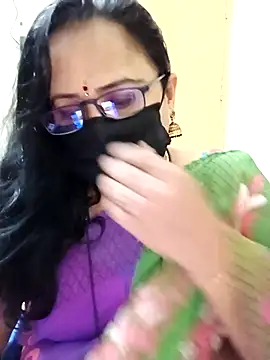 Snapshot of monisha_cam chatting on 10, 4, 2026 monisha cam online show from 10, 4, 2026