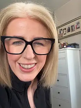 Laylaskyexx online show from 14, 4, 2026