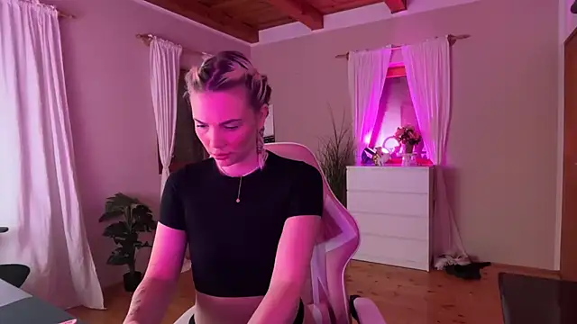 Foxy  Bite online show from 24, 5, 2026