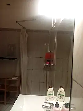 Lolaa92i online show from 12, 4, 2026